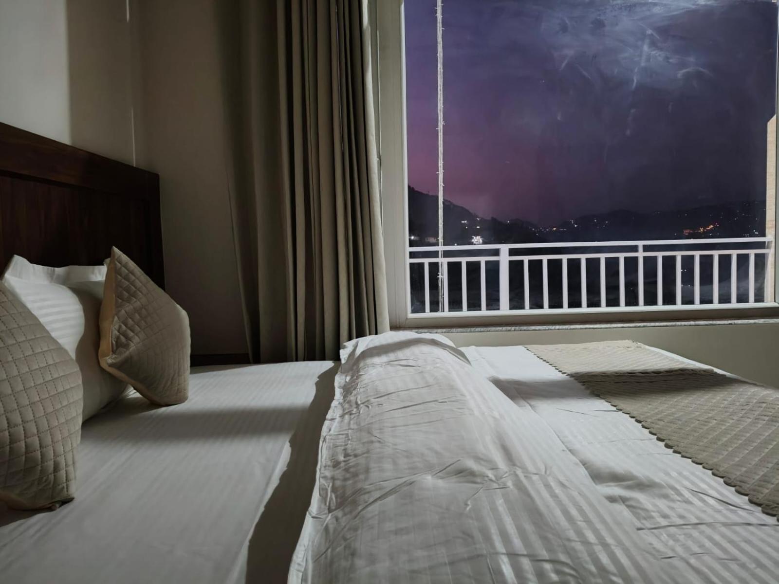 Hotel Mountain Shadow Kasauli Exterior foto